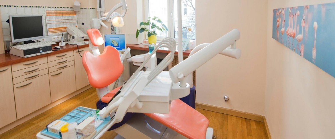 Behandlungsraum in der Zahnarztpraxis Dr. Galle in